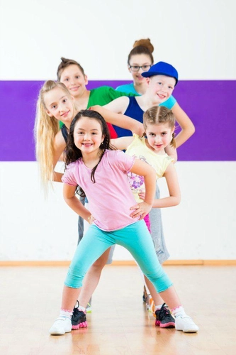 Танцы в KIds Mix на Бегалина  116A, 1, 